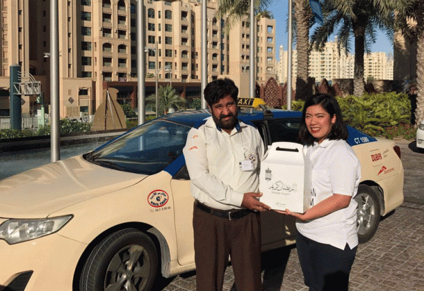Dubai's Fairmont the Palm distributes Iftar to taxi drivers-0